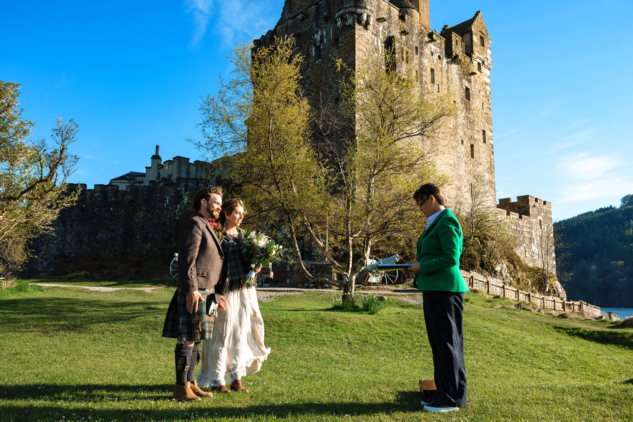 Morgan Garys Elopement Iconic Eilean Donan Castle00047