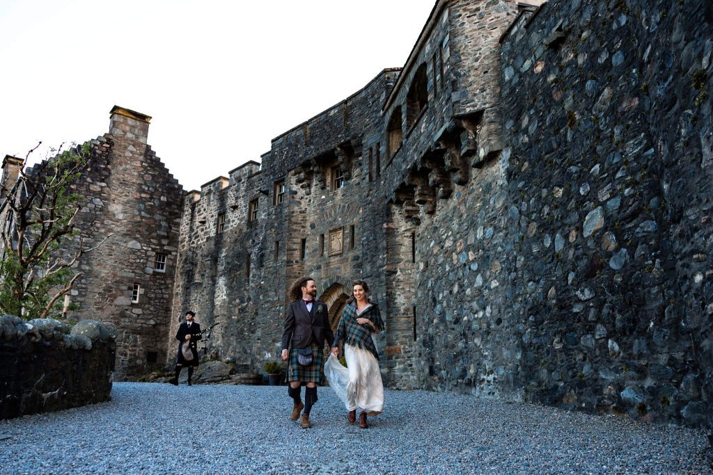 Morgan Garys Elopement Iconic Eilean Donan Castle00102