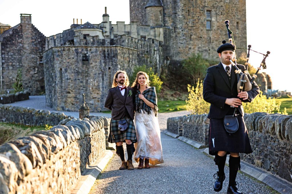Morgan Garys Elopement Iconic Eilean Donan Castle00108
